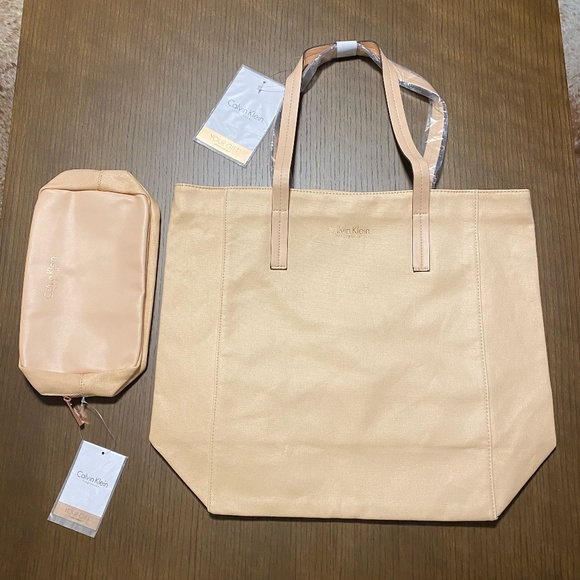 NWT Calvin Klein Tote and Matching Cosmetic Case - Picture 1 of 8